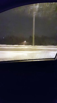 Les vrais Canadiens sur l'autoroute quand il neige !