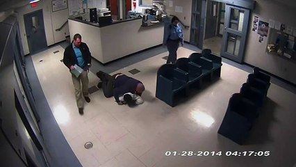 Video Shows Tussle Between Agents, Kenyan Man-V6hS4m_UsqI