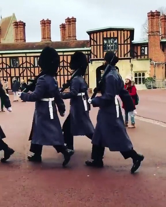 Los guardias reales británicos ¡sí tienen sentimientos!