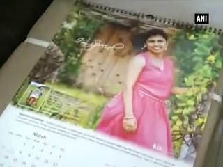 दिव्यांग लड़की  का ये कारनामा जरूर देखें Specially abled girl designs new year calendar-lypXeUPB1WE