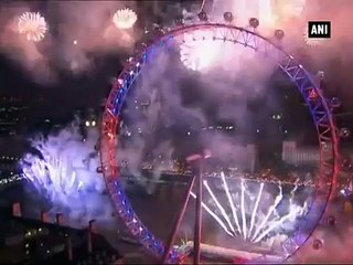 दुनिया ने ऐसे किया नए साल का आगाज़ Watch  Fireworks adorn skyline on New Year's Eve-h5RD0sLSvts