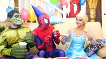 Spiderman et La Reine des Neiges! Superheros en français!