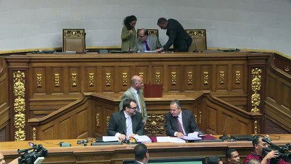 البرلمان الفنزويلي يصوت ضد مادورو ويتهمه بالتقصير