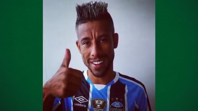 Léo Moura assina com o Grêmio e manda recado para a torcida