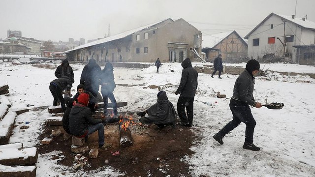 Migrants battle cold in Serbia and Hungary
