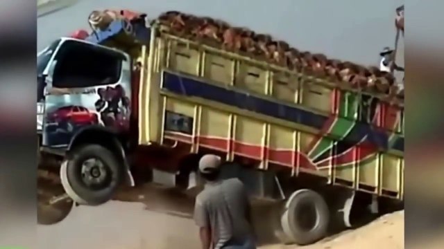 ГРУЗОВИКИ И ПРИДУРКИ 80 УРОВНЯ