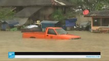 أمطار وعواصف تحول شوارع تايلاند إلى مستنقعات