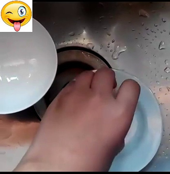 TRICK FOR PEELING THE EGG