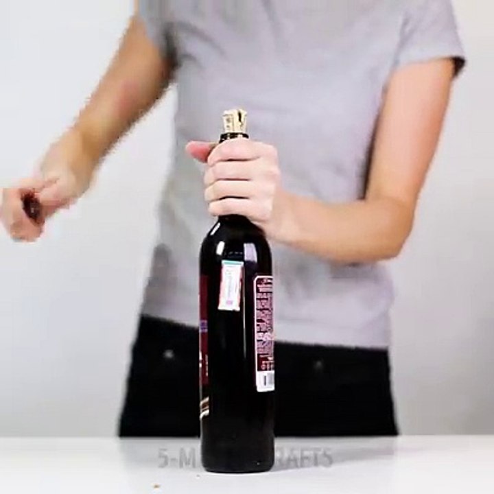 Ouvrir une bouteille sans tire-bouchon !