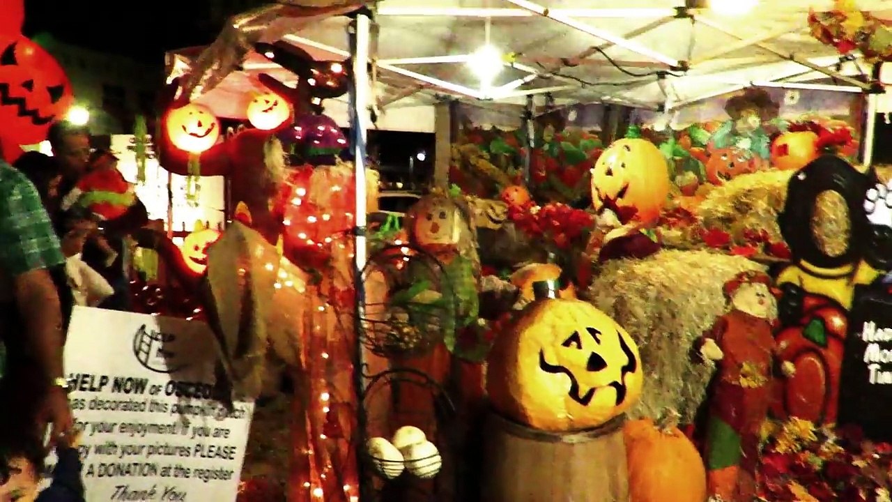 Bad Baby Victoria GIANT SCARY PUMPKIN ATTACKS Annabelle & Crybaby Daddy Halloween Toy Freaks Family