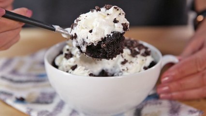 Here's How to Make the Easiest Microwaveable Oreo Mug Cake Ever!