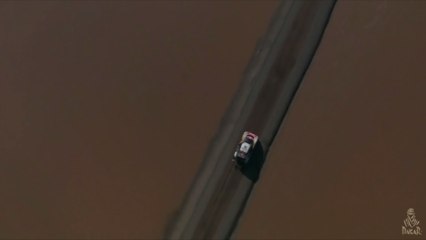 Dakar 2016: Loeb consigue el liderato en los coches y Sunderland mantiene la punta en las motos