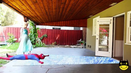 BATH Spider Joke Elsa frozen vampire Toys Fun Superhero in real life