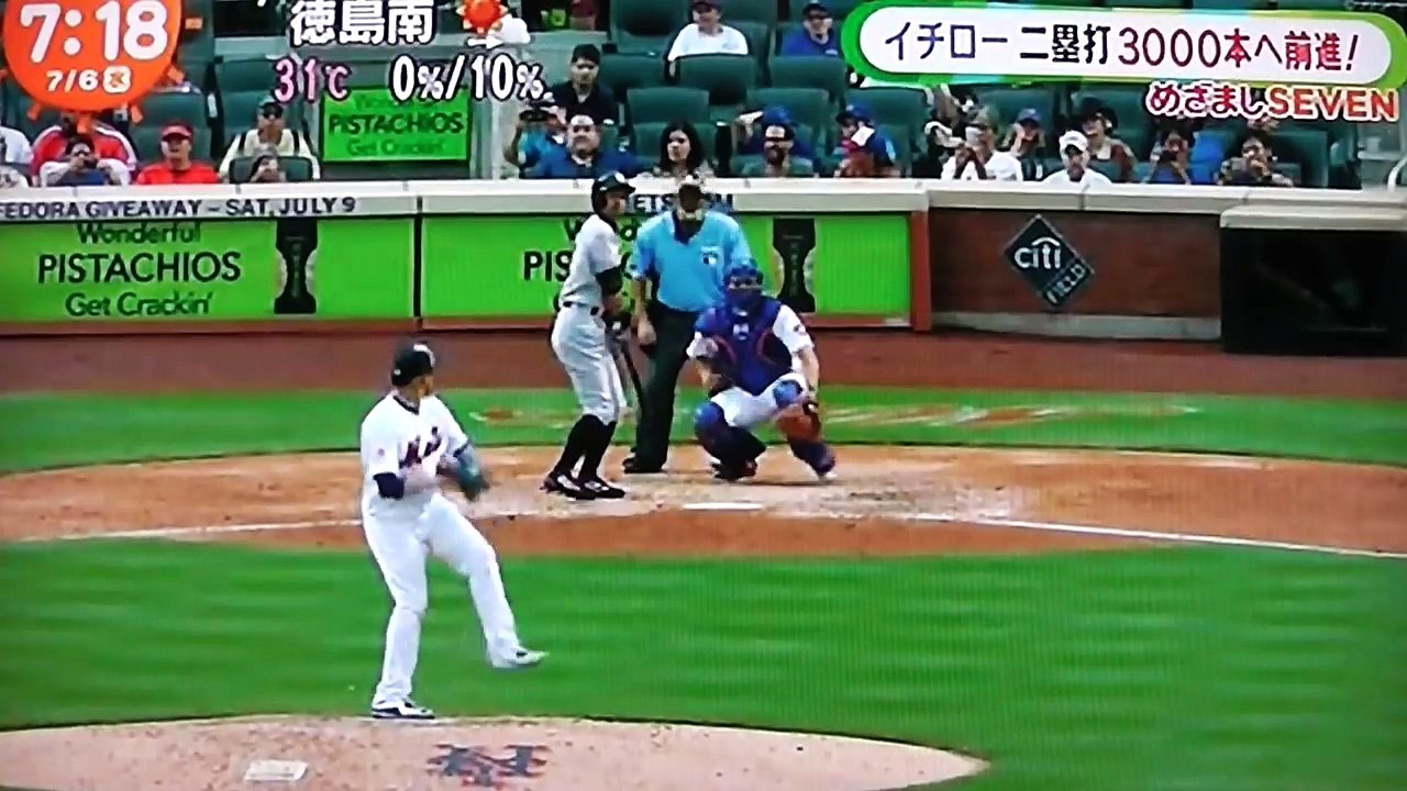 構える前にピッチャーに投げられ苦笑い,８回に代打で出場のイチロー,[3000本安打まであと10本]-1UNHuOv-zKk