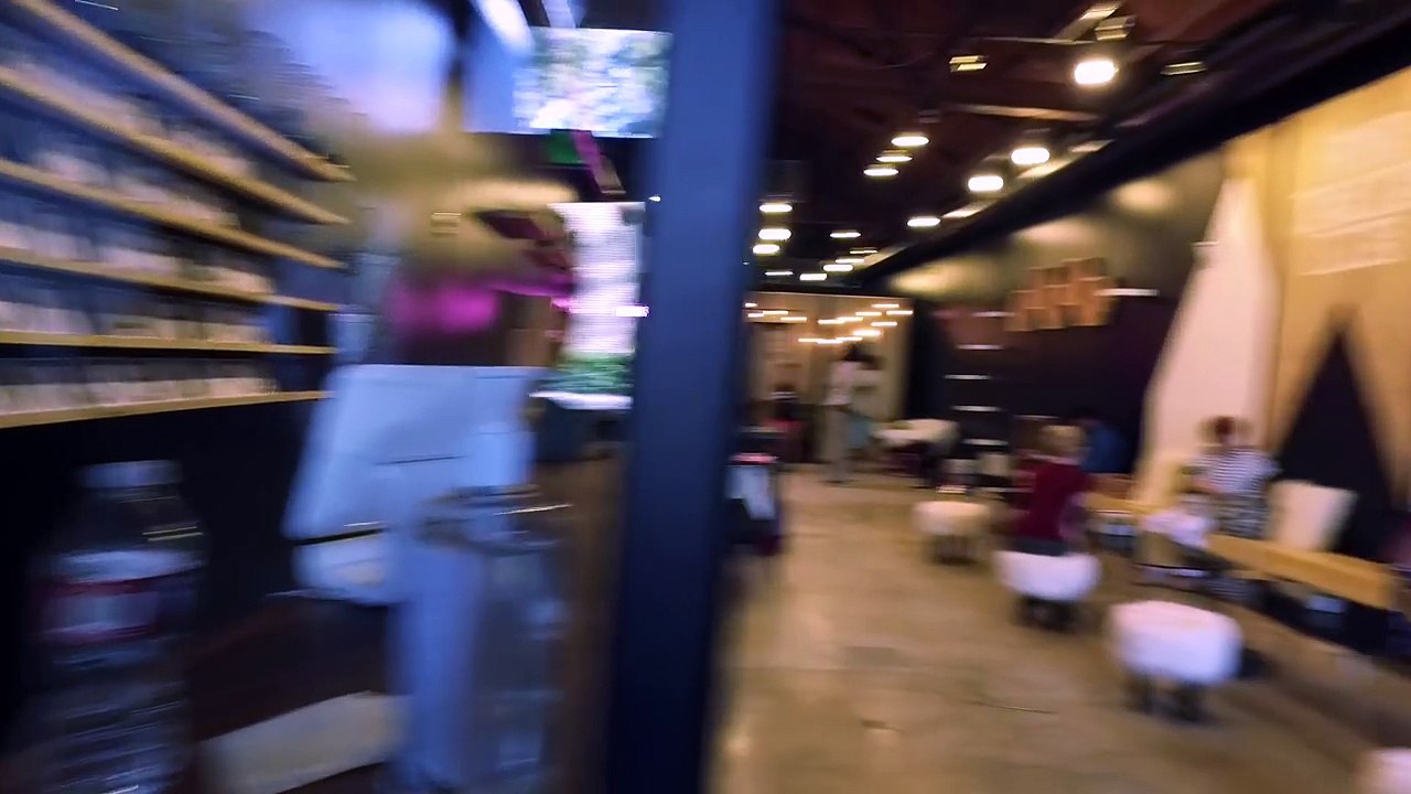 The First Cat Cafe Has Opened in LA-0i9g8TskfVU