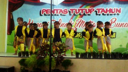 Adelio Pentas Tutup Tahun Bersama Teman-teman ...penuh semangat...!!