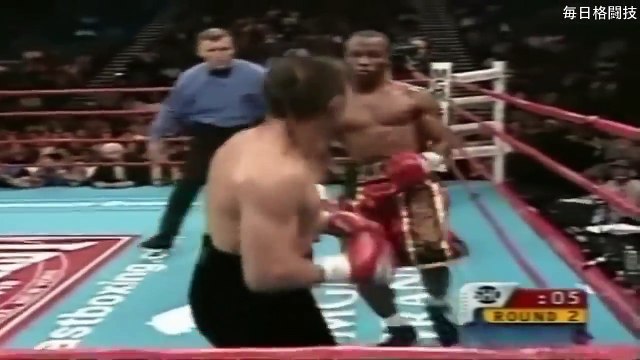 【逆恨み過ぎる！】　ＫＯ負けしたボクサーがレフェリーに暴行、大暴れ　ボクシング-QuVb0jfyV3E