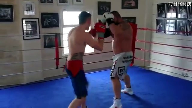 【体格差２倍】　ボクサー vs ボディビルダーのボクシング対決-xQHn8HOiKQw