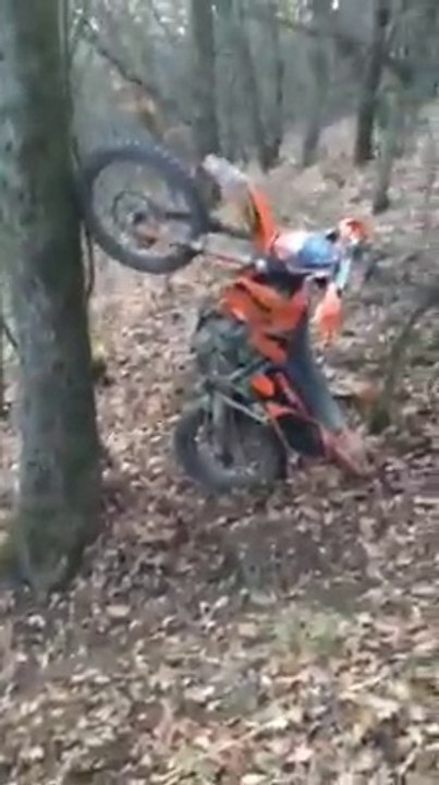 Garer sa motocross comme un boss... Ahaha