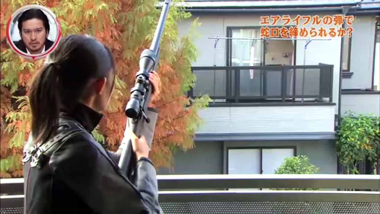 Fermer le robinet d'eau en tirant au Sniper - Emission TV Japon