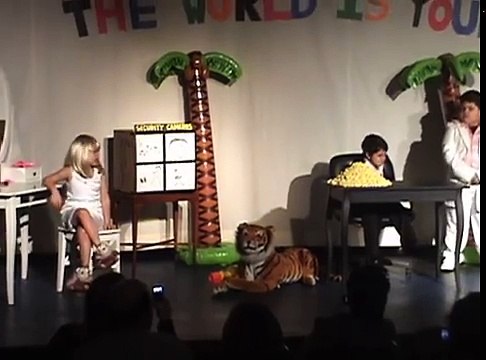 Scarface joué par des enfants de 8 ans au spectacle de l'école