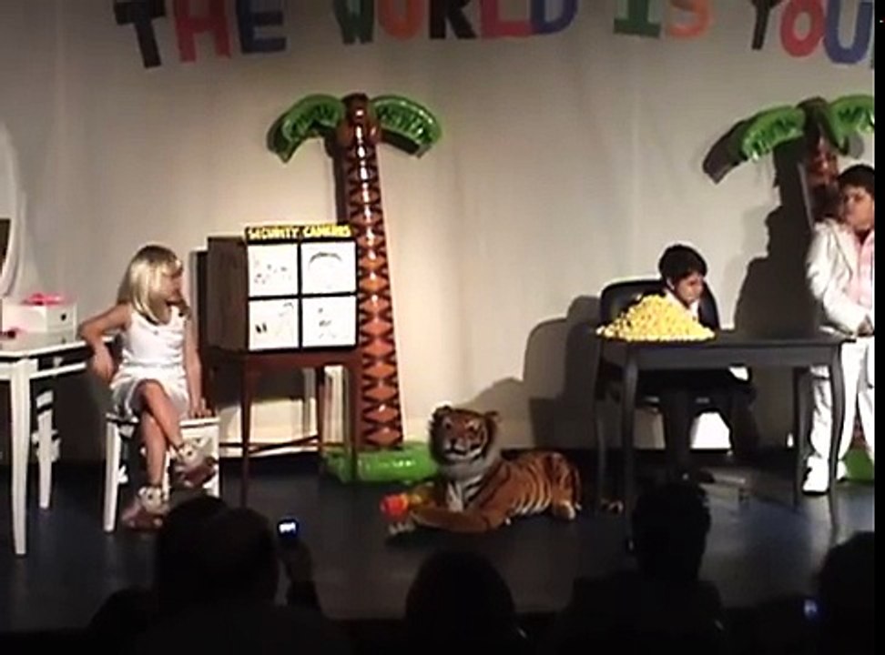 Scarface joué par des enfants de 8 ans au spectacle de l'école