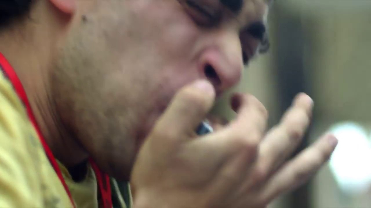 Harmonica + Dubstep joués dans la rue : Incroyable !