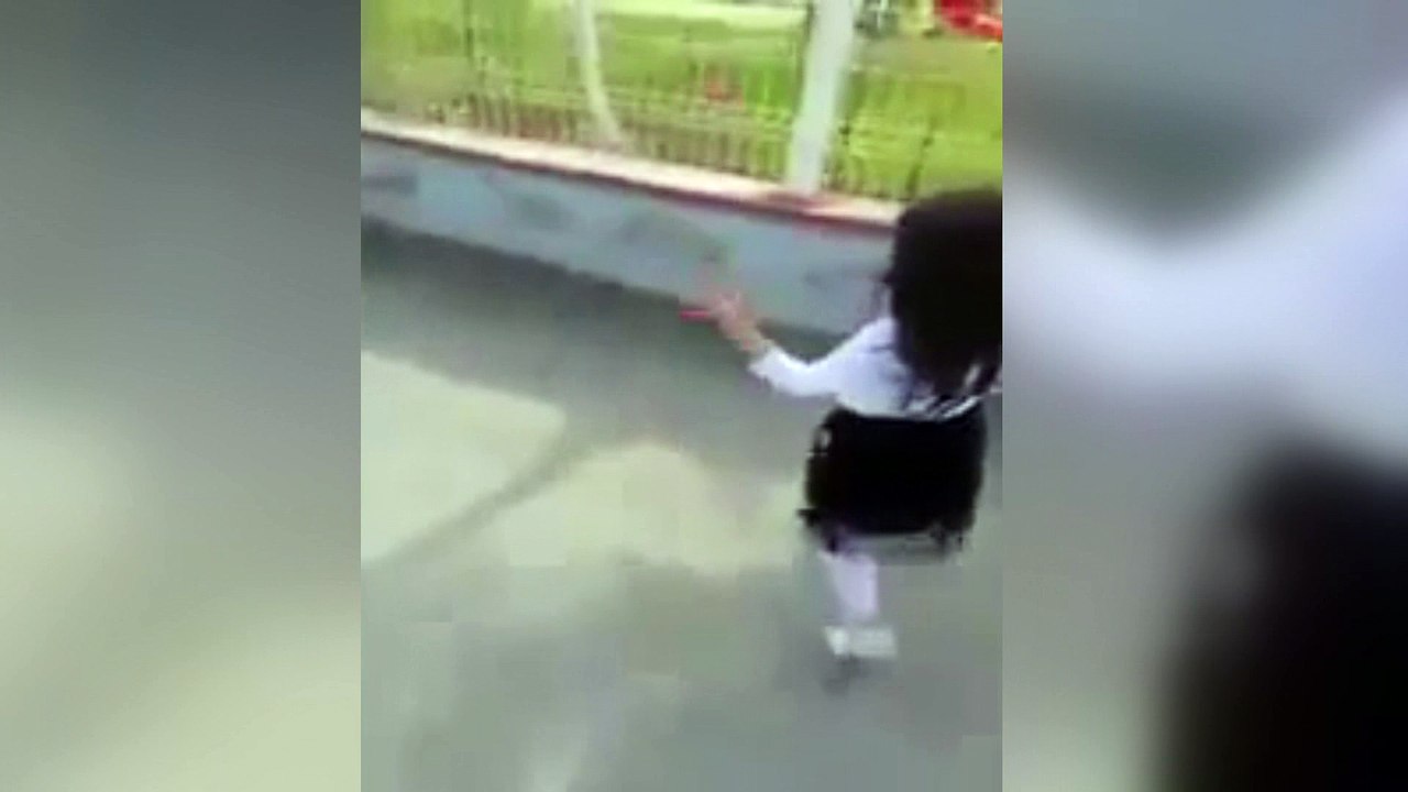 Okula isyan eden sevimli kız