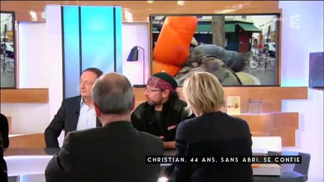 Anne-Sophie Lapix reçoit Christian, un SDF dans C à vous : Le 115, c'est pire qu'un chenil - Regardez