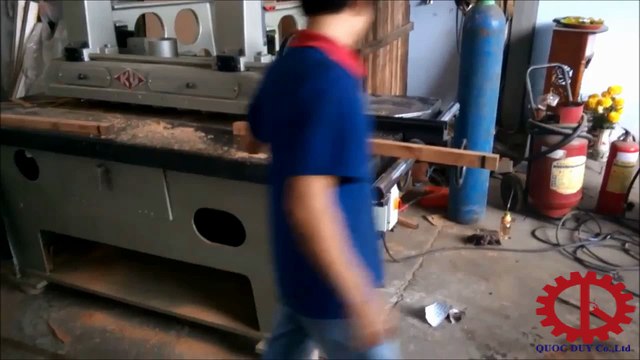 MÁY CƯA RONG CẠNH THẲNG LƯỠI DƯỚI TỐT NHẤT TẠI TPHCM