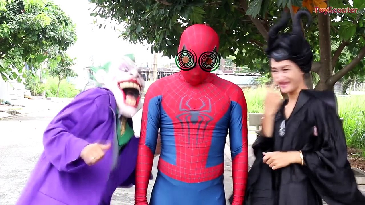 Spiderman Kicks Frozen Elsa! w/ Joker, Maleficent & Superman in Real Life