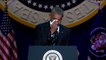 En larmes, Barack Obama rend hommage à sa femme Michelle