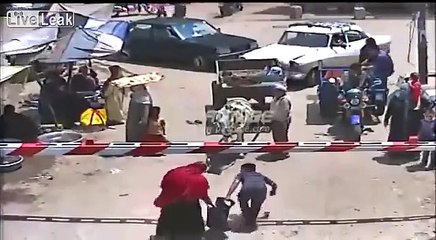 Trenin altında kalan eşşeğin acı görüntüsü +18