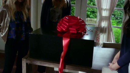 Pretty Little Liars - 7x11 - Sneak Peek - extrait de "Playtime" (VO)