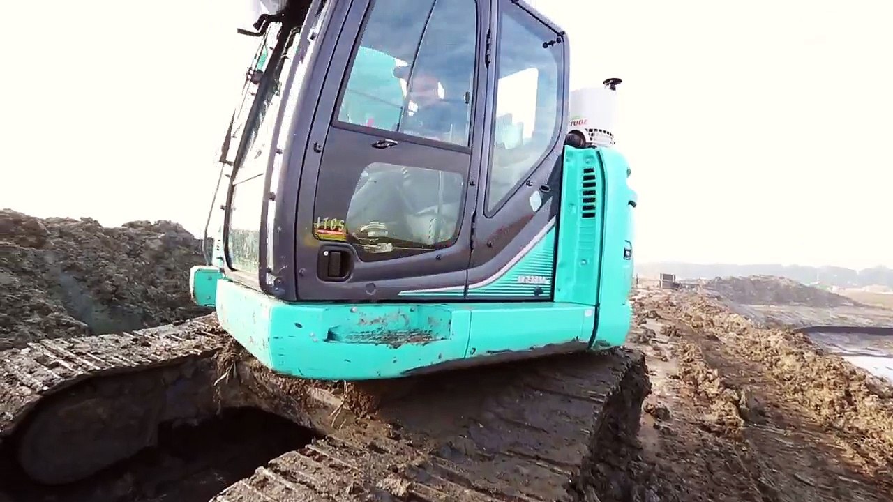 Kobelco SK230SR working