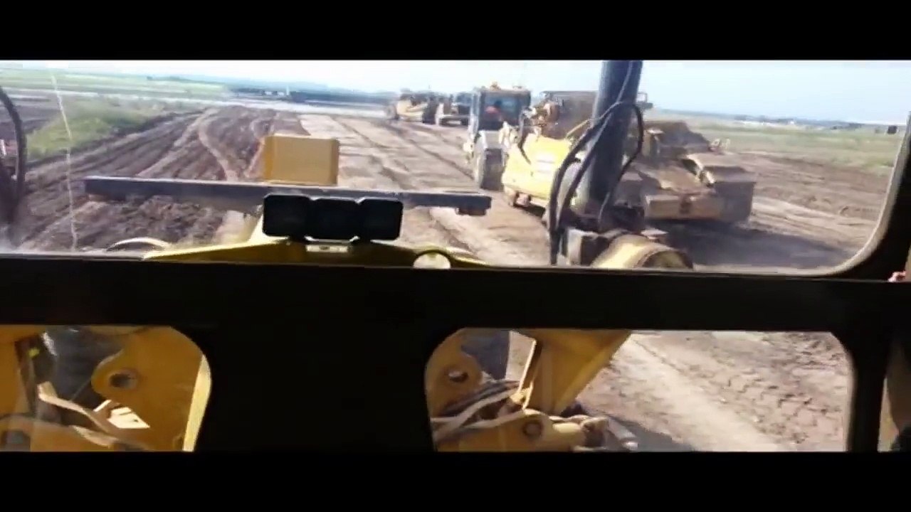 Scrapers CAT 613 G in action