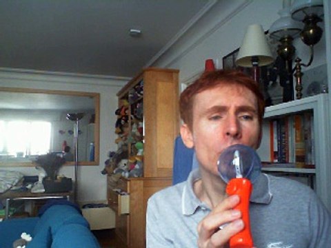 Wiwi égratigne la marche des anges des Compagnons De La Chanson