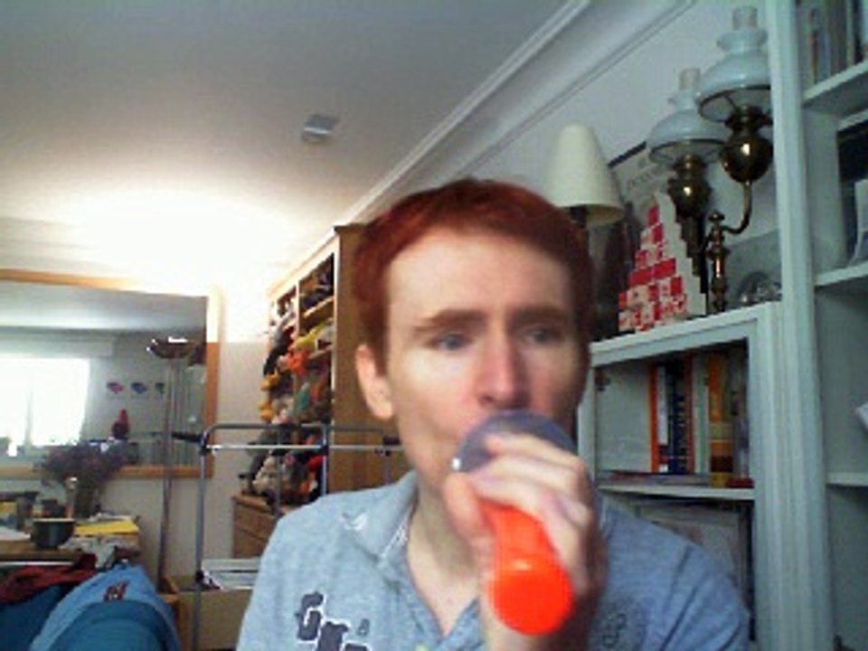 Wiwi égratigne "trying to be cool" de Phoenix