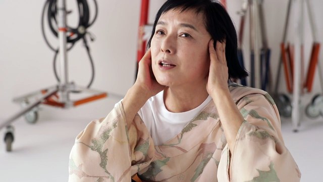 桃井かおりが語る、レディー・ガガ『ジョアン』“むきだし”CM（15秒ver.）-DtBivMtDnWU