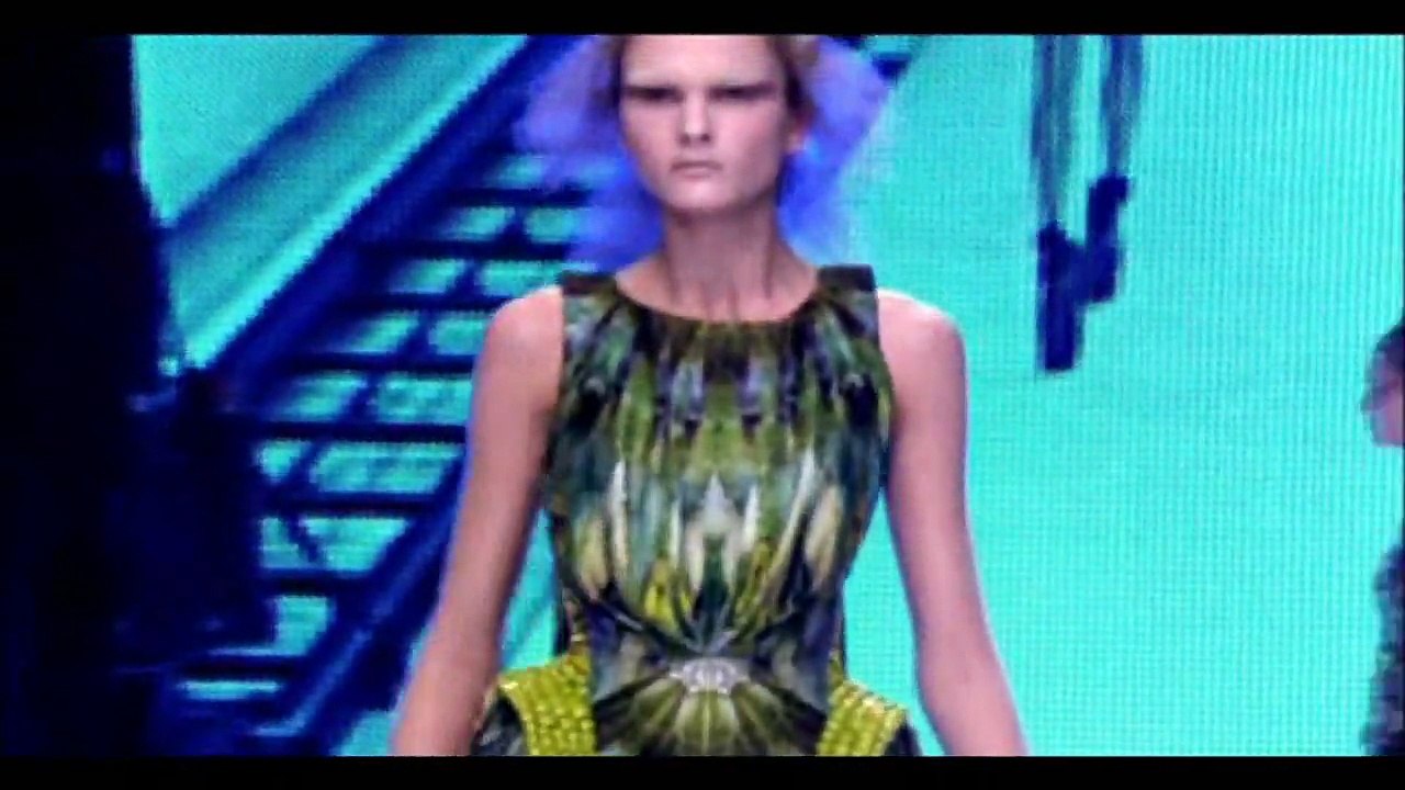 Alexander McQueen last show - Platos Atlantis Spring-Summer 2010 [HD] Part 1 of 2