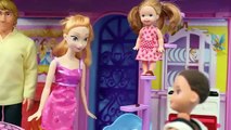 FROZEN Kids New Pet Princess Anna and Kristoff Get A Monkey With Barbie Doctor DisneyCarToys