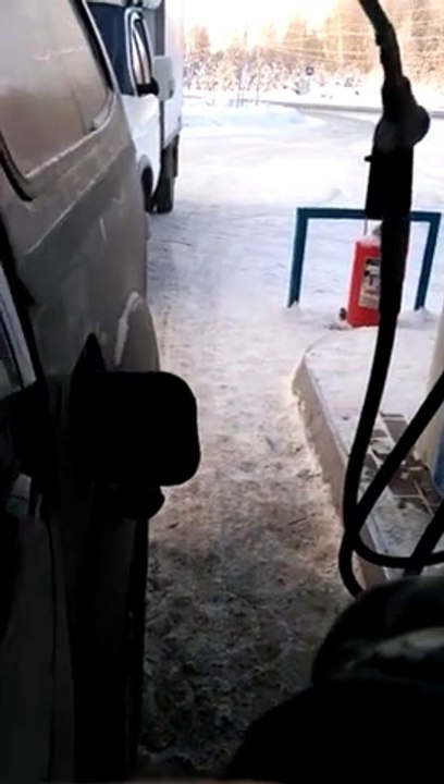 Oui il fait très très froid en russie... Meme les pompes à essence gèlent