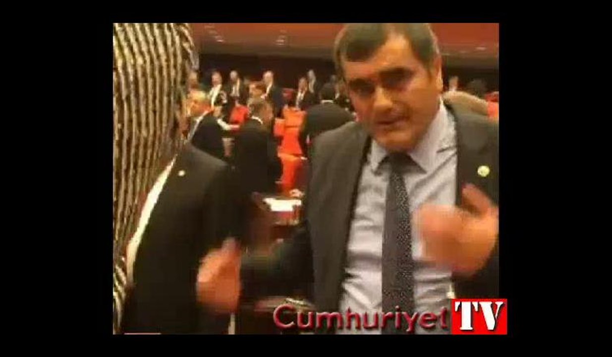 Anayasa değişikliği teklifi görüşmelerinde 3. gün: Meclis'te yumruklu kavga çıktı
