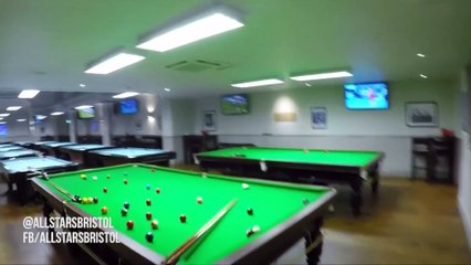 La fusión entre golf y billar que terminó en un increíble hoyo en uno