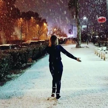Video/ Moti i keq, Durrësi zbardhet sërish nga dëbora