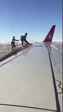 Dégivrage des ailes dun avion