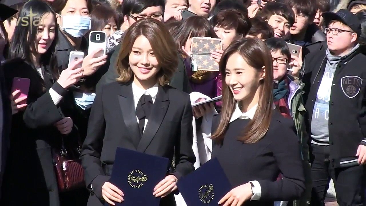 150816 snsd Yuri &秀英 記者拍照 CUT @中央大學畢業式