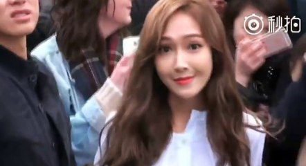 140816 Jessica 廣場拍照+被粉絲們包圍要求合照 @Ann Demeulemeester