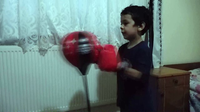 Erdem in Boks Antremani Komik Son