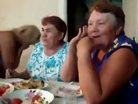 Бабульки отжигают на 20 секунде я упал со стула прикол